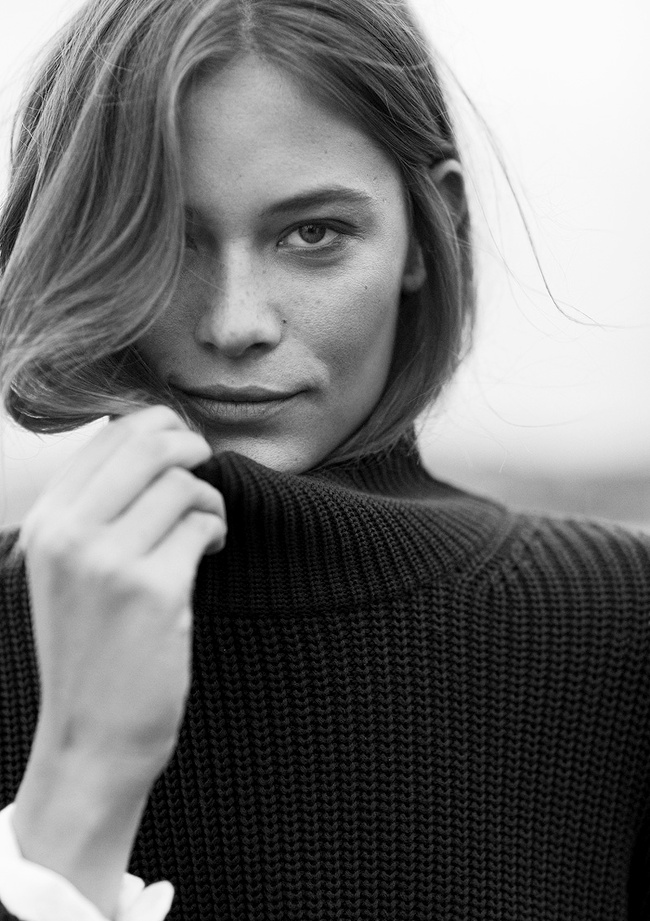 Oui aux cheveux gliss�s dans le pull !