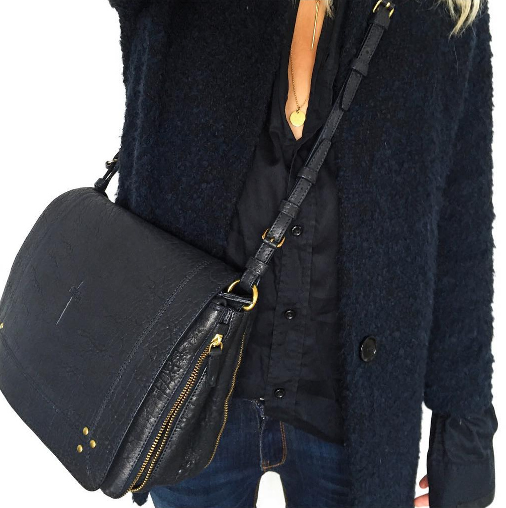 Le cuir nervur� de cette besace nous fait s�rieusement de l'oeil !