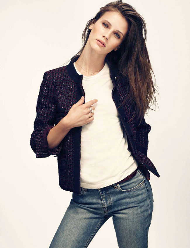 On devrait toujours porter nos vestes Chanel avec un tee-shirt ;)