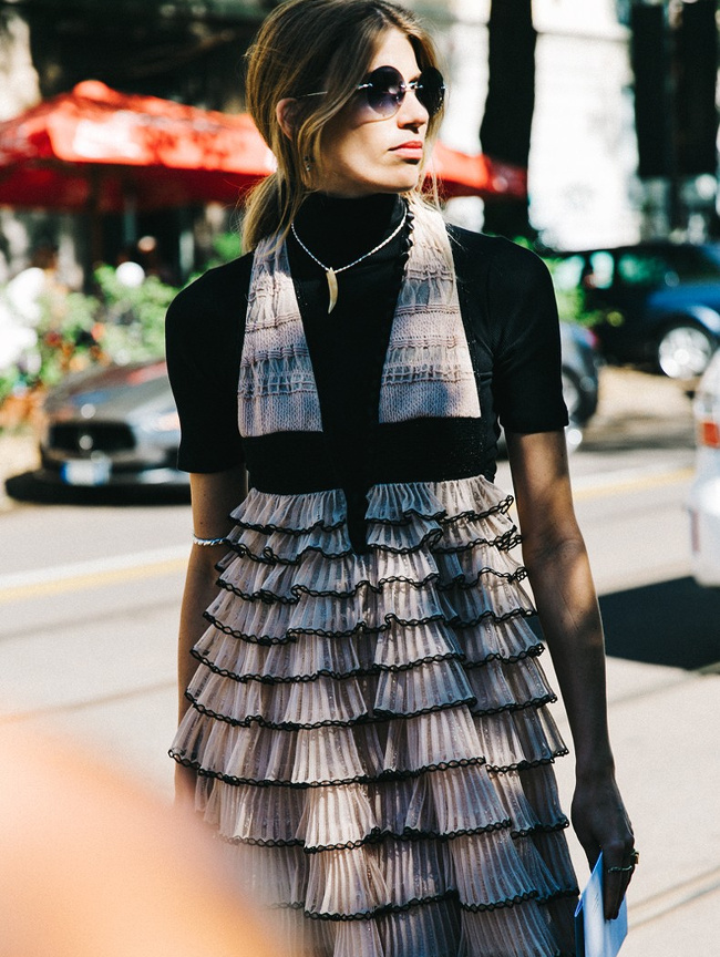 Cette saison, les robes de soir�e et/ou estivales se portent r�chauff�es d'un sous pull !