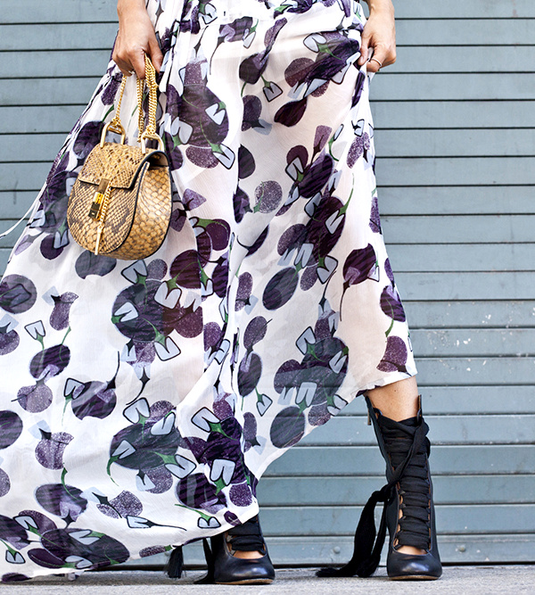 Entre larges lacets et d�gaine romantique dark, ces bottines Chlo� ont tout bon !