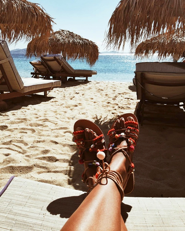 On a trouv� nos sandales de l'�t� prochain ! A priori elles viennent de Myconos...