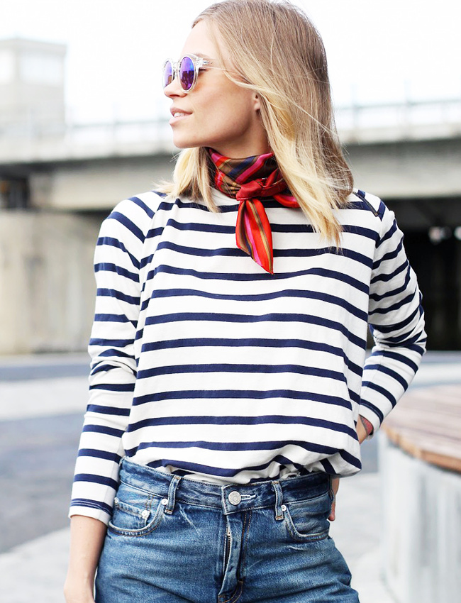 Marini�re + foulard nou� pr�s du cou = le bon mix