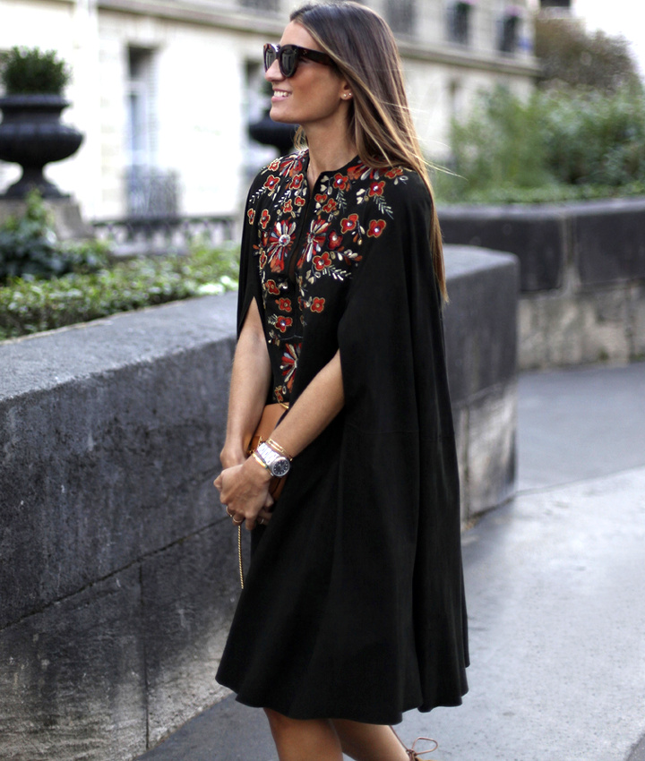 �l�gante et finement boh�me, cette cape brod�e Antik Batik a tout bon !