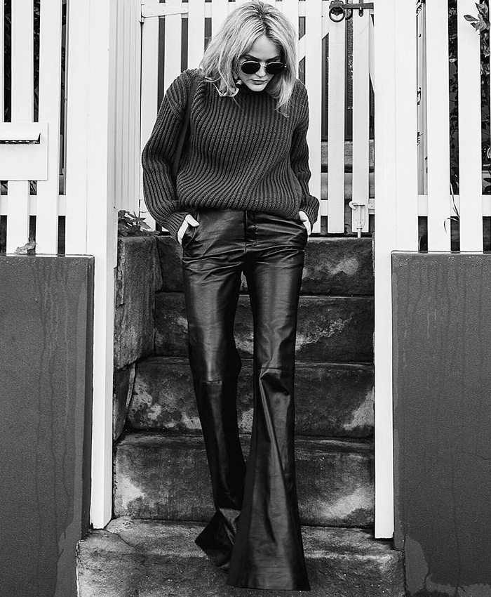 Le pantalon flare en cuir, plus �l�gant que le slim ?