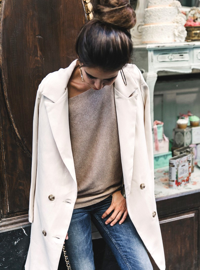 Pull �paule d�nud�e + long blazer d'ext�rieur = le bon mix