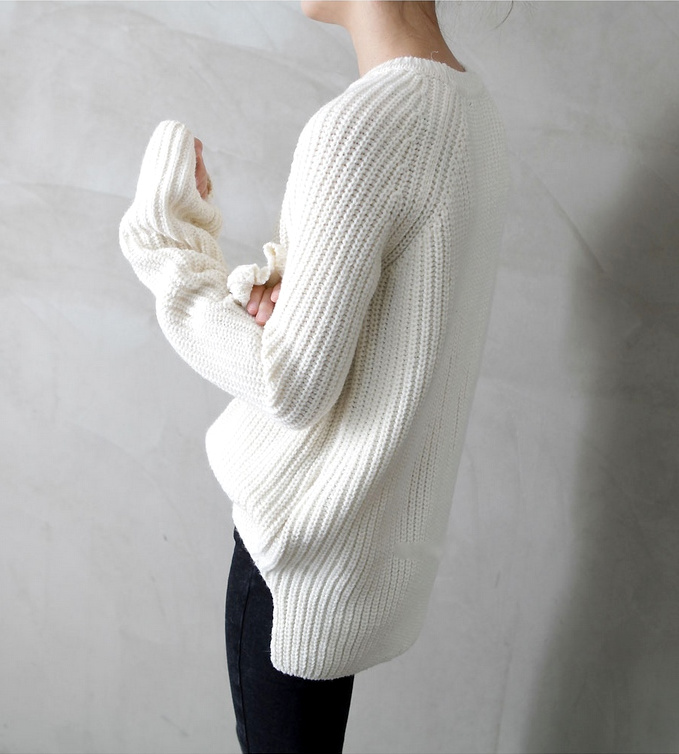 Wanted : un pull blanc � manches longues un brin long