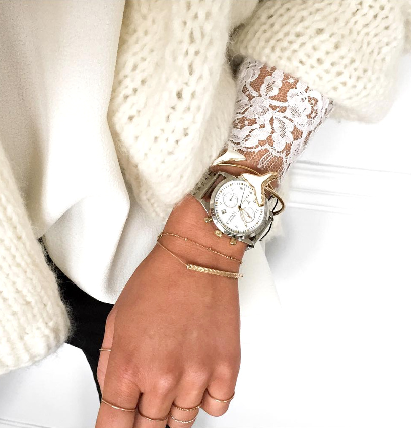 Grosse maille + dentelle + montre masculine = le bon mix