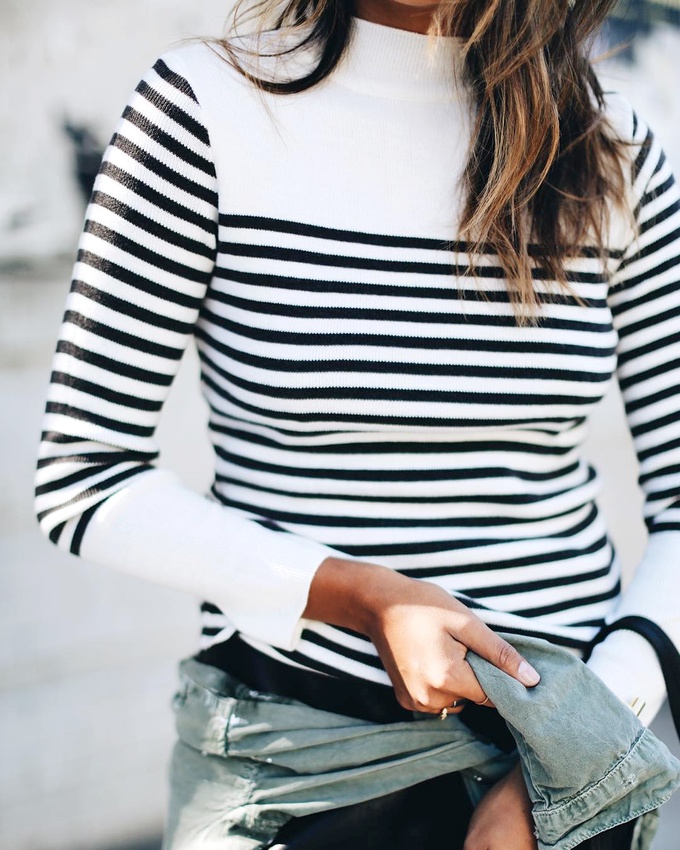 Casual mais toujours efficace, le duo rayures marini�re/teinte kaki n'en finit pas de s�duire