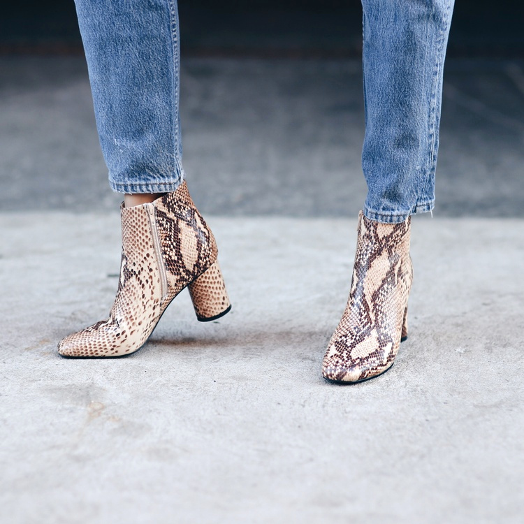 Bottines montantes + jean vintage court sur la cheville = le bon mix