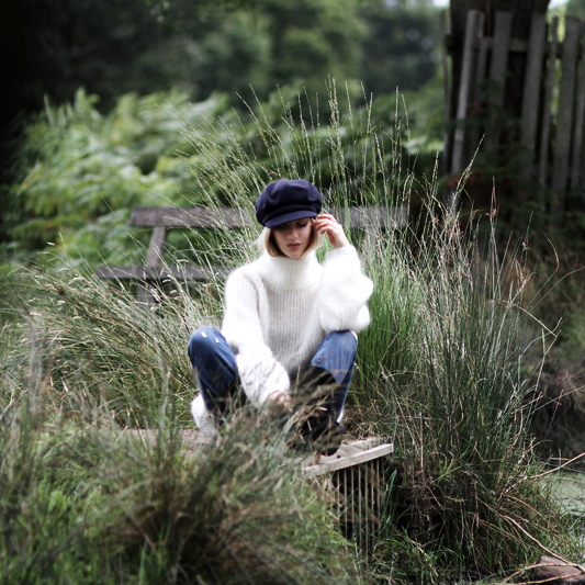 Wanted : un ample pull blanc mousseux, � porter avec un jean destroy