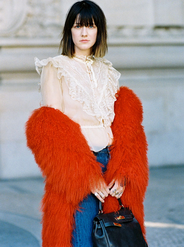 Wanted : une d�licate blouse vintage