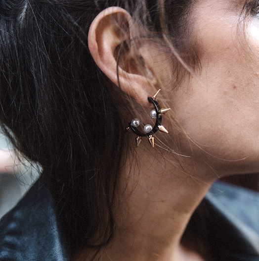 Inattendu, le mix perles/studs a de quoi s�duire !