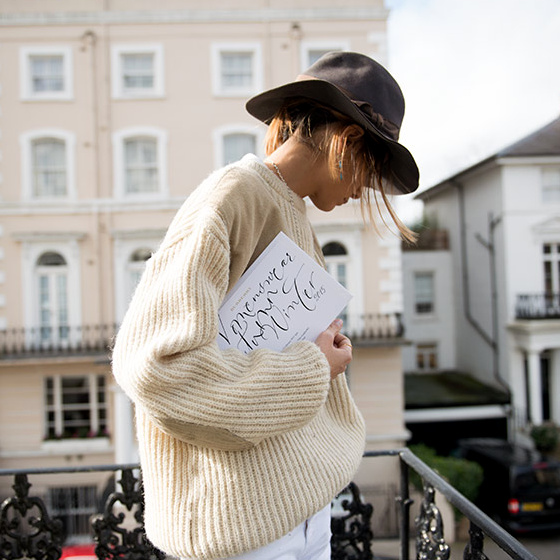 �pais pull beige + jean blanc = le bon mix