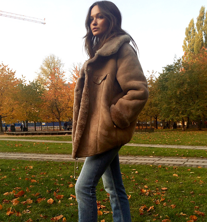 Entre volume oversize et teinte caramel, ce blouson Acne a tout bon !