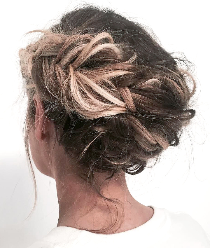 Oui � la couronne de tresses revisit�e en mode coiff�/d�coiff� !