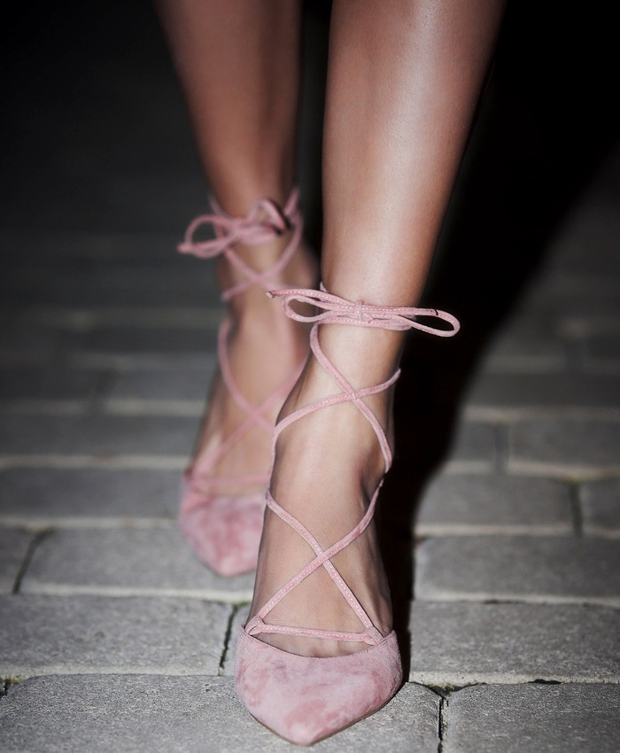 Entre teinte douce et lacets chics, ces escarpins Free People ont tout bon !