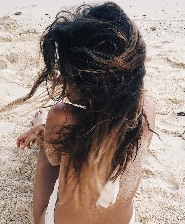 Wanted : de longs cheveux gain�s de sel marin et un bronzage caramel