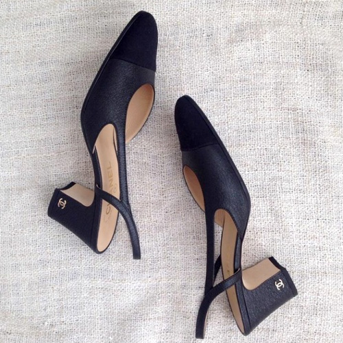 Pour ou contre les slingback Chanel version noir monochrome ?