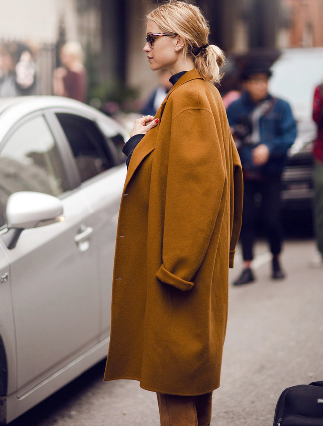 Ocre + bleu marine = le bon mix