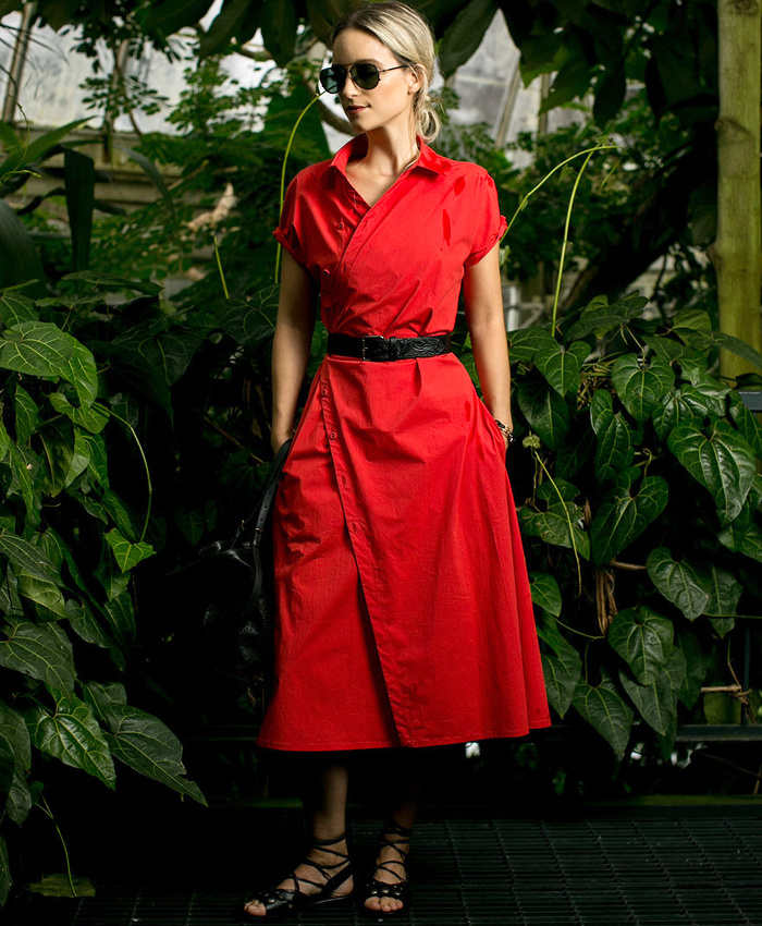 Entre coupe l�g�rement destructur�e et couleur glamour, cette robe Tomas Maier a tout bon !