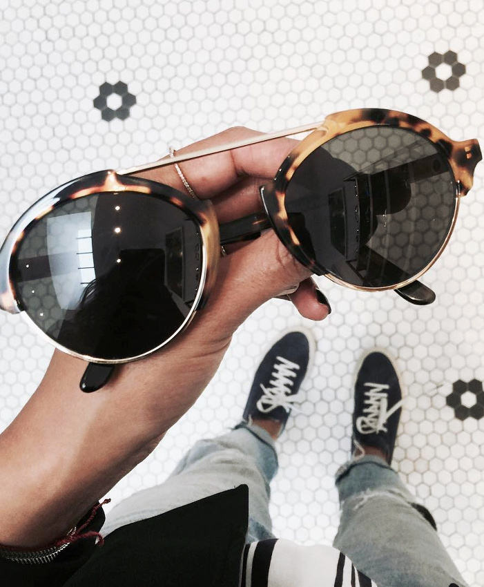 Discr�tement originales, ces lunettes de soleil n�o-aviateurs ont tout bon !