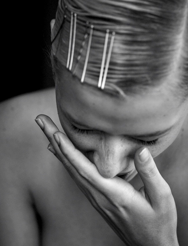 Oui aux tr�s fines �pingles � cheveux pour twister une coiffure classique !