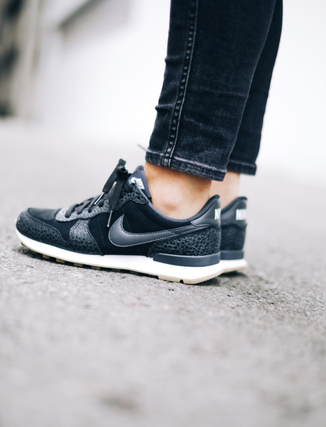 D�clin�es en mode bi-mati�re carbone, les Nike Internationalist ne manquent pas d'allure !