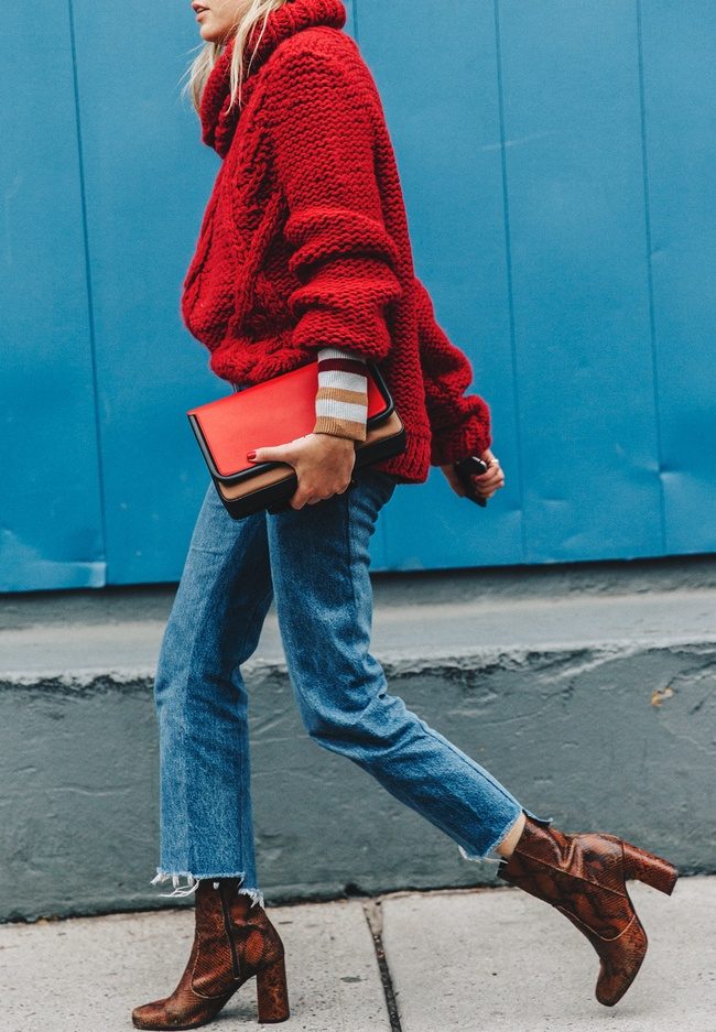 Wanted : un gros pull rouge � porter avec des bottines marron