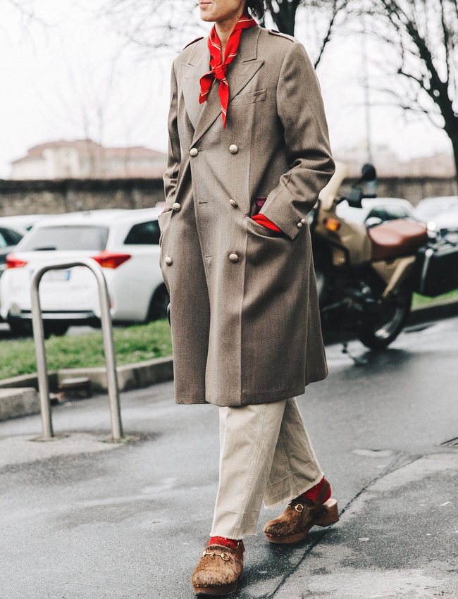Rien de tel que quelques touches de rouge pour rehausser un look !