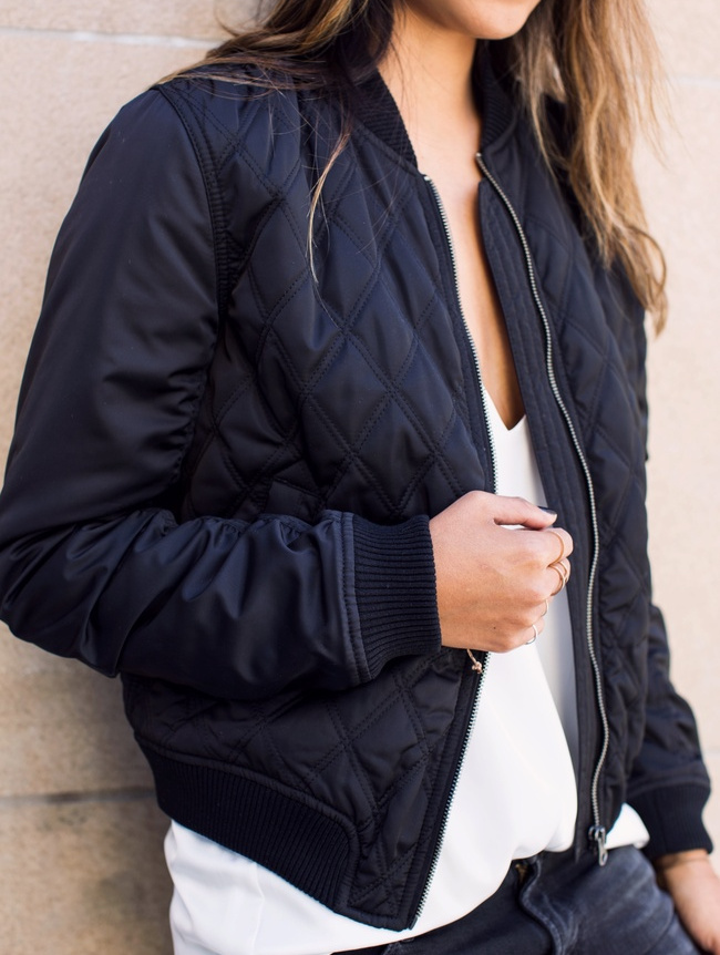Le blouson bomber semble vouloir s'imposer comme la veste du moment