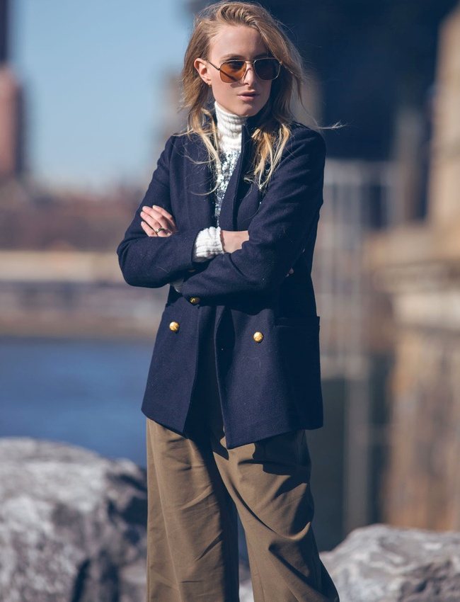 Rien de tel qu'une touche de sequins argent�s pour �gayer le combo army bleu marine/kaki