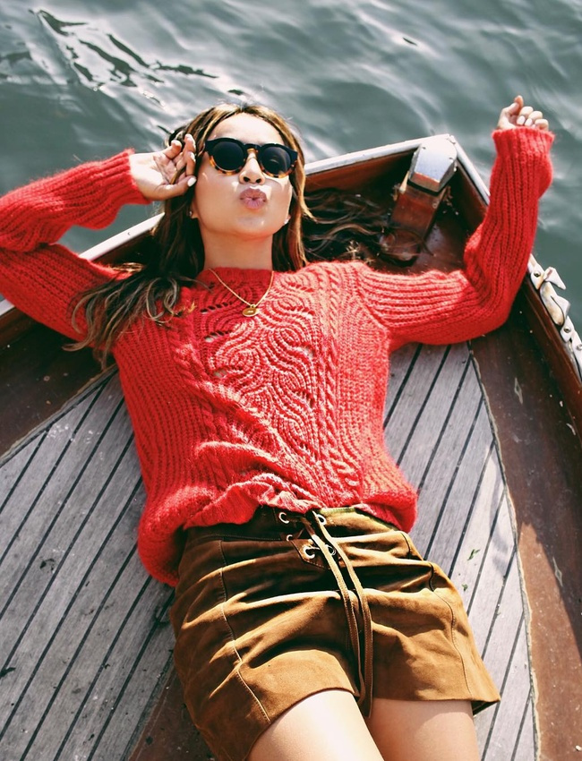 Pull rouge/orang� + daim chocolat = le bon mix