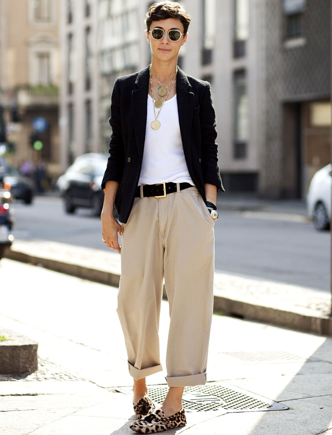 Pantalon large 7/8 camel + marcel blanc = le bon mix