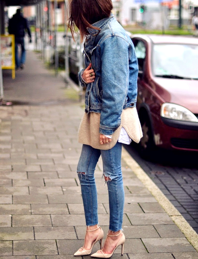 Rien de tel qu'une paire d'escarpins hauts perch�s pour twister un look cosy/rock !