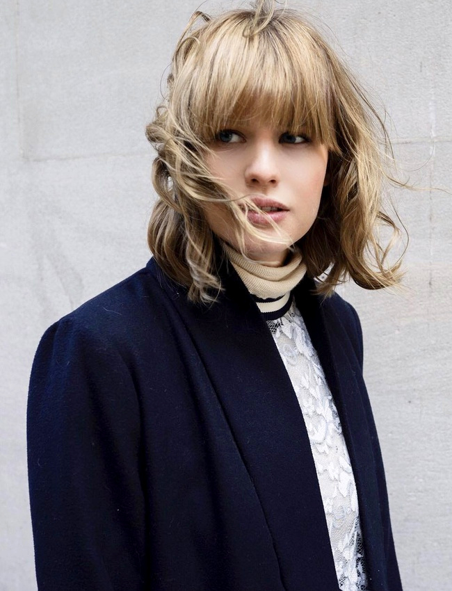 Oui au carr� frang� twist� par quelques boucles !