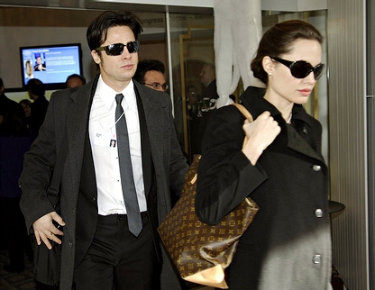 louis vuitton sac plat  Brad pitt and angelina jolie, Angelina