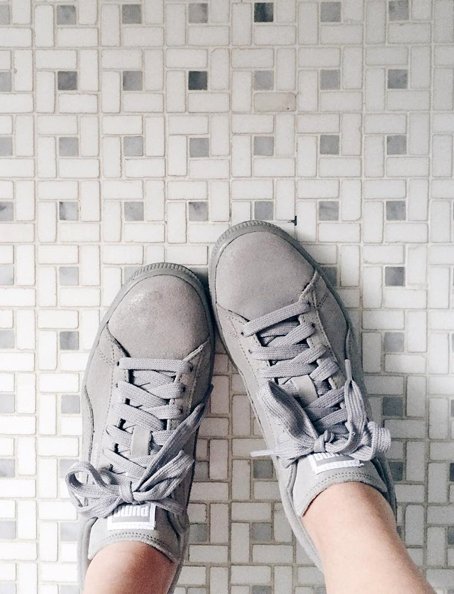 Les baskets grises, une bonne alternative aux mod�les immacul�s !