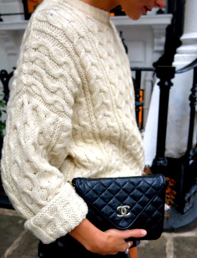 Sac Chanel + pull �cru oversize = le bon mix