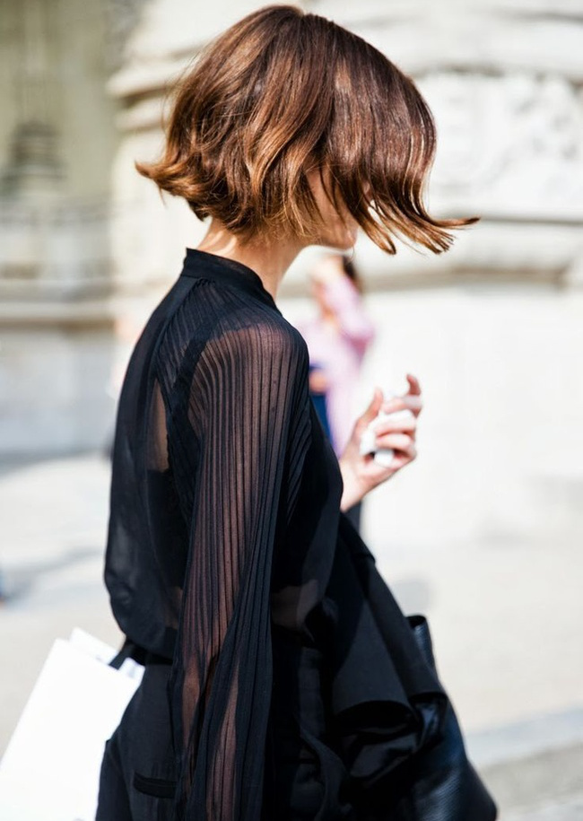 Rien de tel qu'un petit carr� l�g�rement wavy pour twister un look chic !