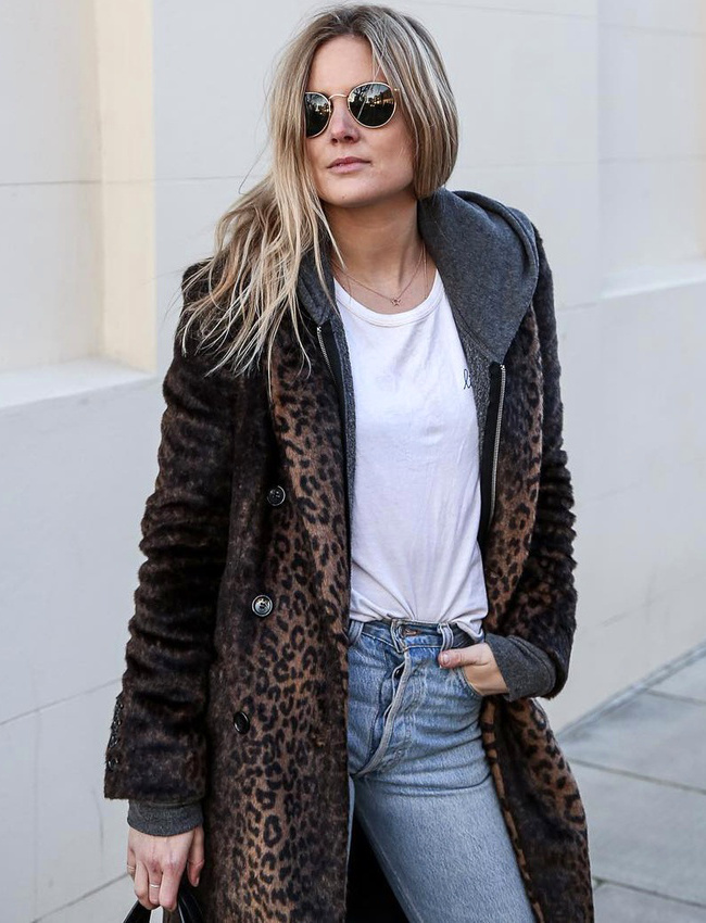 Oui au manteau l�opard port� en mode streetwear !