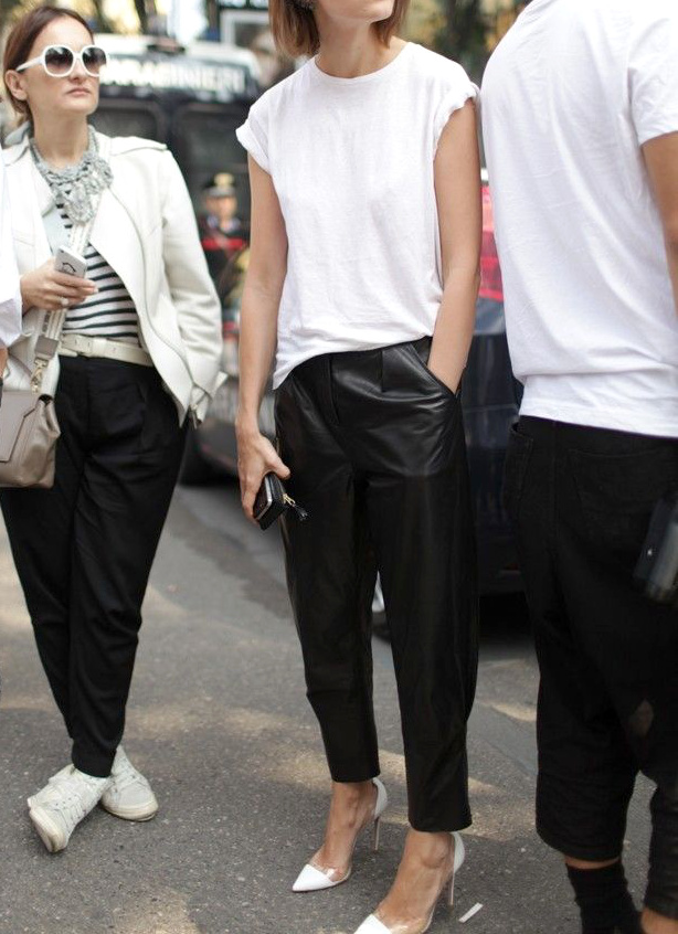 Le pantalon en cuir l�g�rement carotte, une bonne alternative � sa version slim