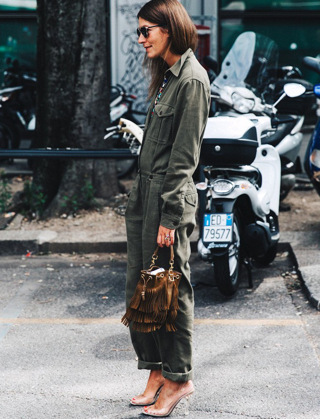 Combinaison kaki roulott� sur la cheville + talons hauts = le bon mix