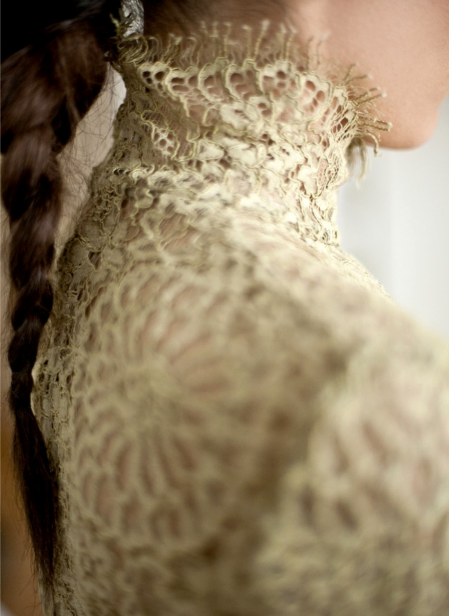 Entre dentelle d�licate et col montant romantique, cette blouse By Malene Birger a tout bon !