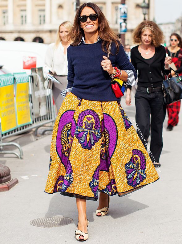 Envie d'une ample jupe ethnique � porter avec un simple petit pull bleu marine...