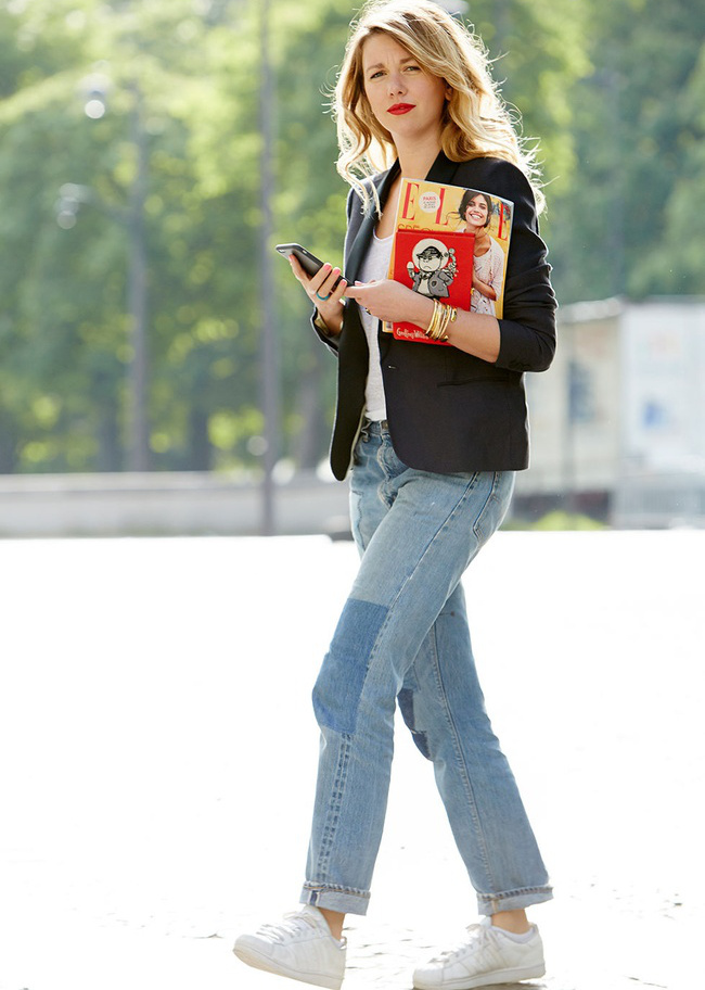 Rien de tel qu'un traite de lipstick bien rouge pour rehausser un look casual !