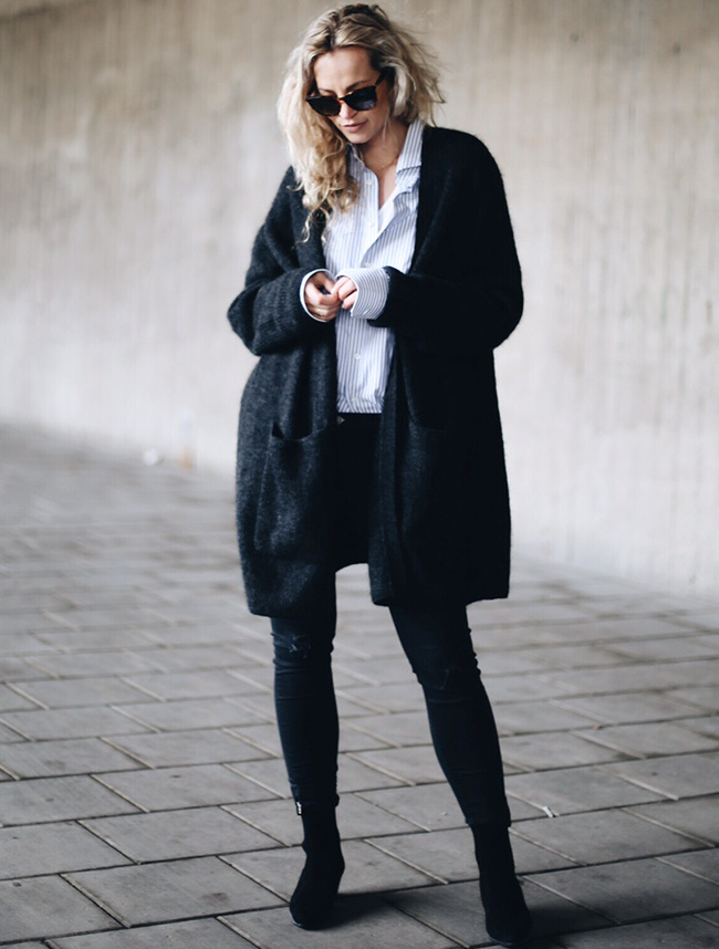 La chemise � rayures bleues, id�ale pour relever un total look noir !