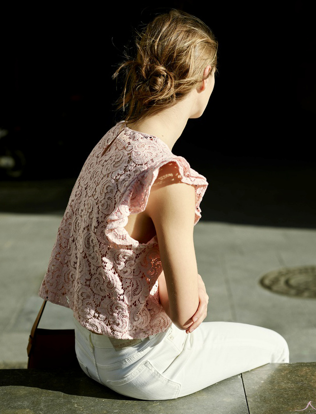 Dentelle vieux rose + denim blanc = le bon mix