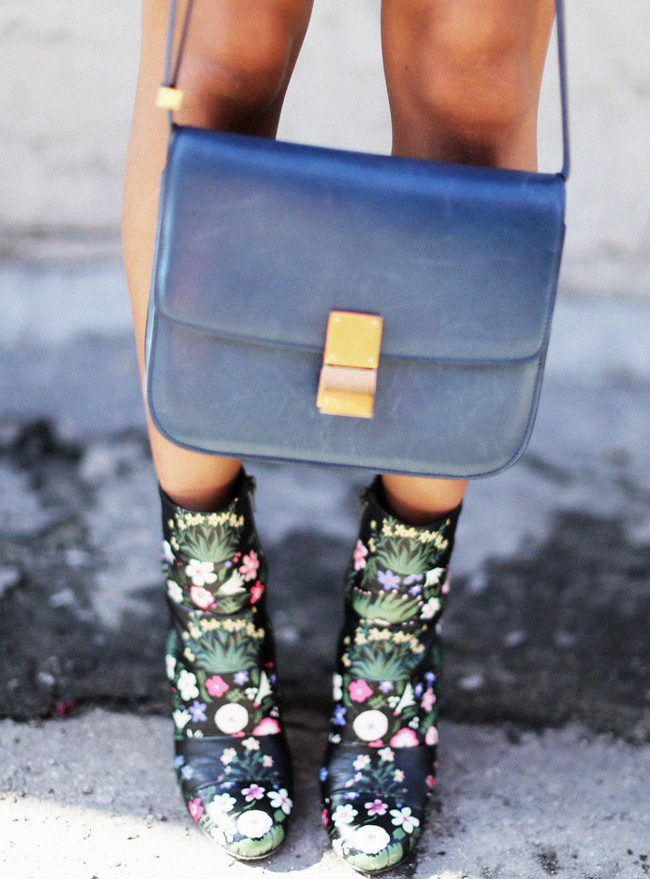 On aime quand minimalisme chic et audace florale cohabitent !