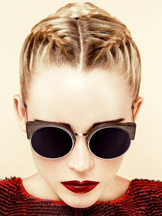 Oui � la double tresse africaine et � son c�t� r�tro-futuriste !